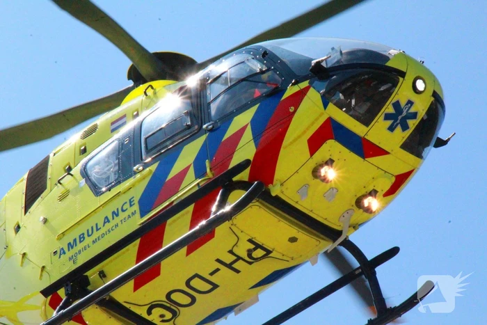 Traumahelikopter landt voor medische noodsituatie