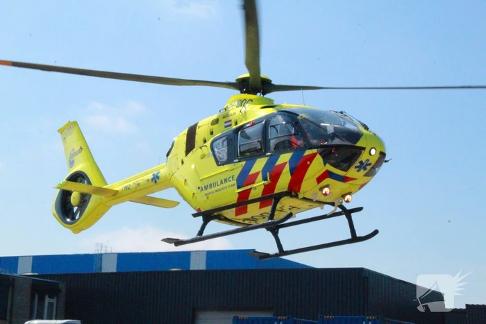 Traumahelikopter landt voor medische noodsituatie