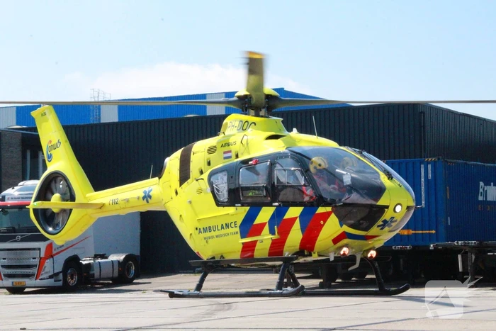 Traumahelikopter landt voor medische noodsituatie