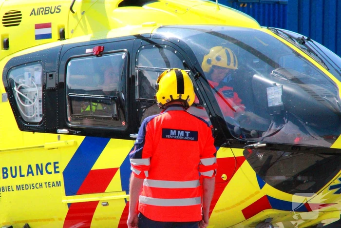 Traumahelikopter landt voor medische noodsituatie