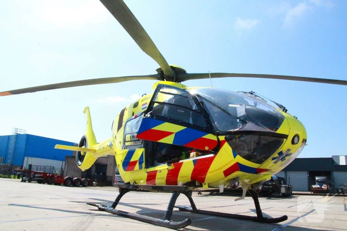 Traumahelikopter landt voor medische noodsituatie