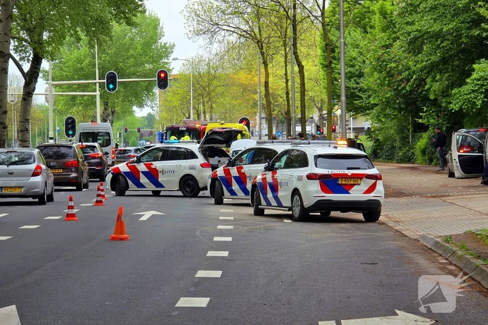 Brandweer ingezet voor kop-staartbotsing bij verkeerslichten