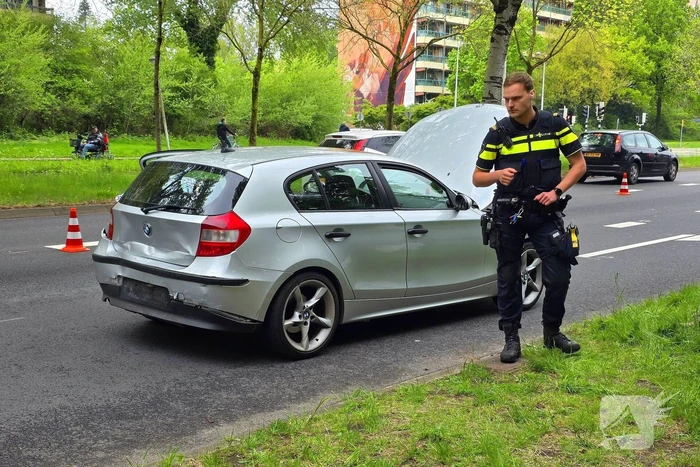 Brandweer ingezet voor kop-staartbotsing bij verkeerslichten