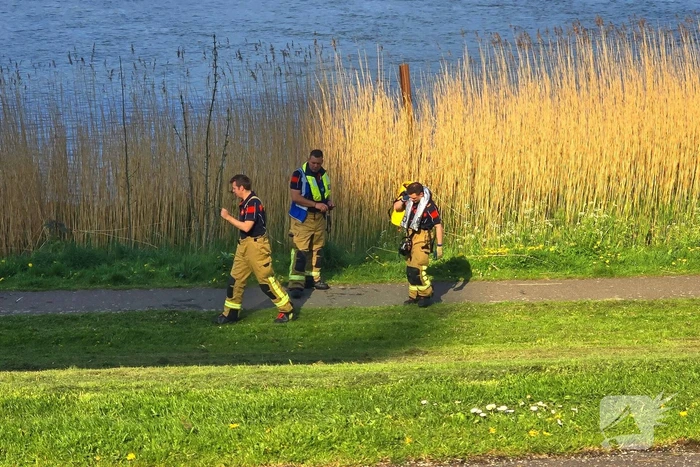 Hulpdiensten op zoek naar slachtoffer
