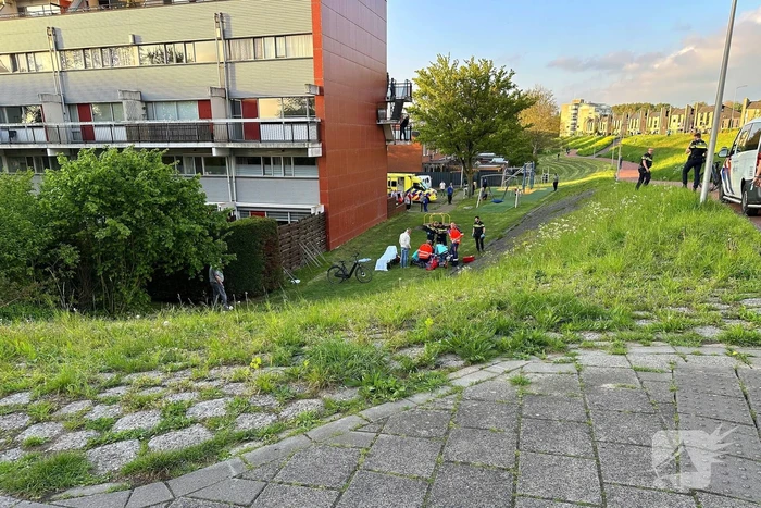 Persoon belandt onderaan dijk bij ongeval