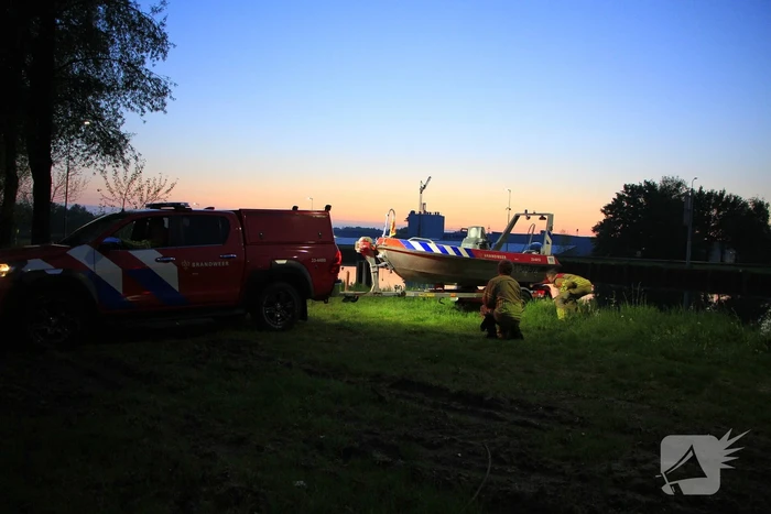 Zoektocht door brandweer naar ree in vaart