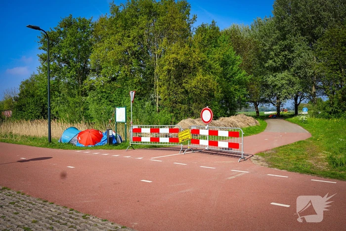 Groot onderzoek naar aantreffen fiets met kleding langs waterkant