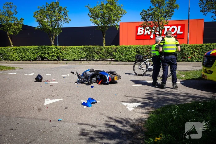 Scooterrijder gewond bij aanrijding met automobilist