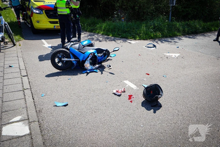 Scooterrijder gewond bij aanrijding met automobilist