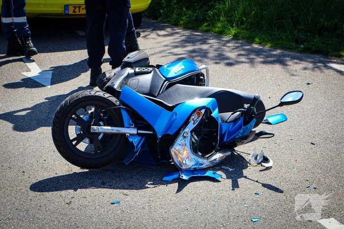 Scooterrijder gewond bij aanrijding met automobilist