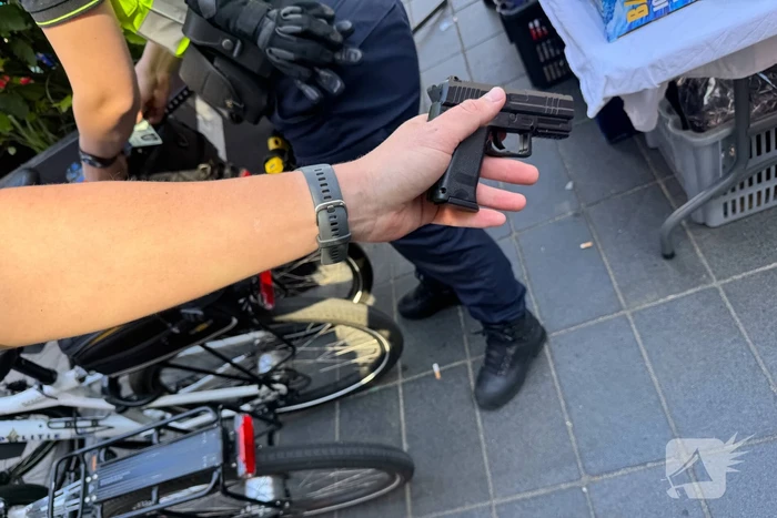 Meerdere (nep)wapens in beslag genomen tijdens Koningsdag