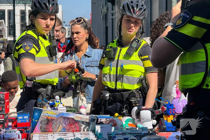 Meerdere (nep)wapens in beslag genomen tijdens Koningsdag