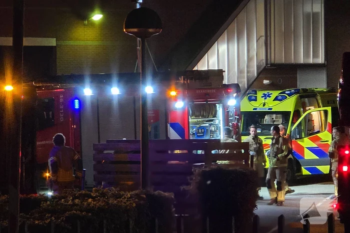 Brandweer controleert ambulance wegens mogelijke brand