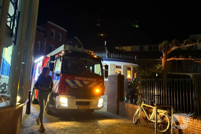 Brandweer blust brand in schaftkeet