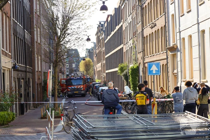 Grote brand in portiekwoning