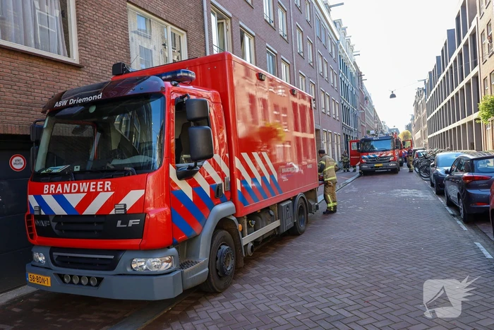 Grote brand in portiekwoning