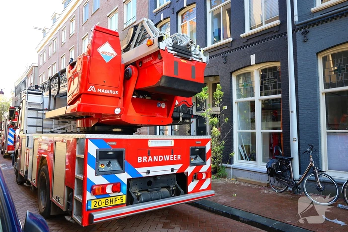 Grote brand in portiekwoning