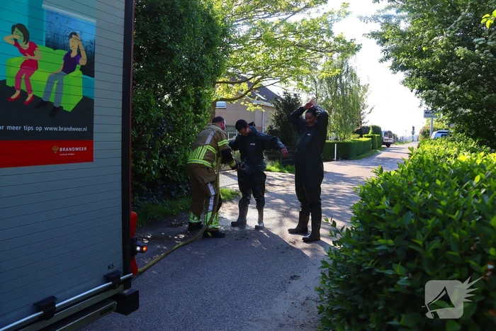 Man komt vast te zitten met voet in vlonder