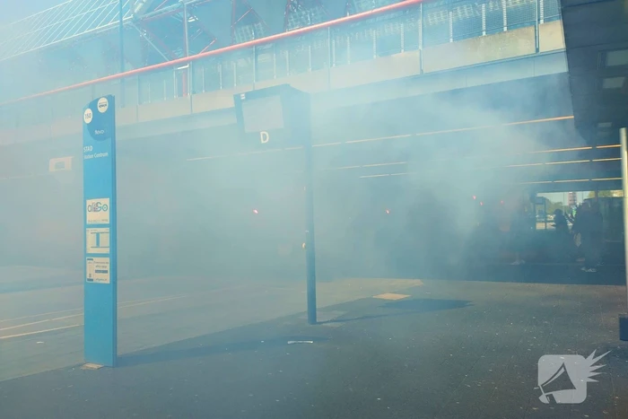 Ultra's Almere houden entrada bij busstation