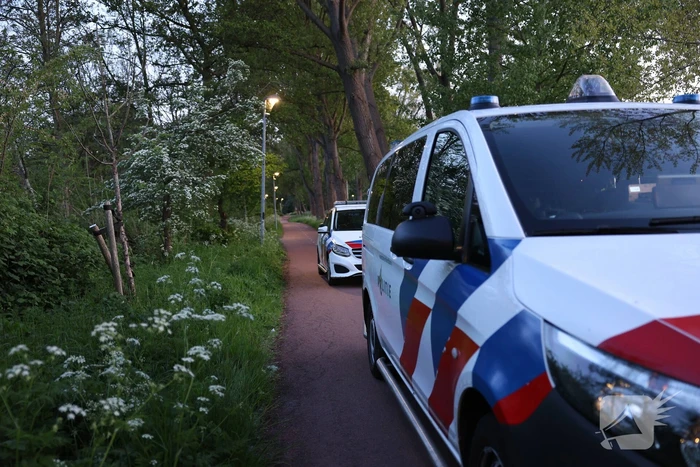 Politiehelikopter en meerdere agenten aanwezig na aantreffen mes