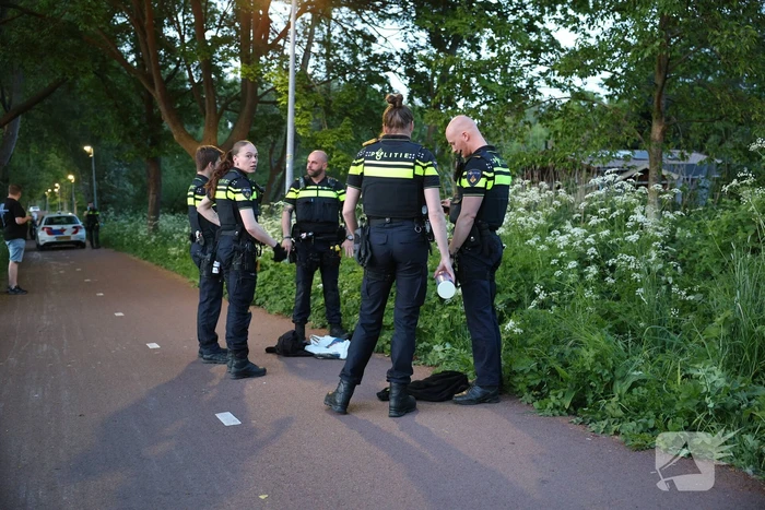 Politiehelikopter en meerdere agenten aanwezig na aantreffen mes