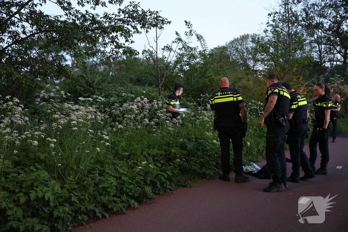 Politiehelikopter en meerdere agenten aanwezig na aantreffen mes