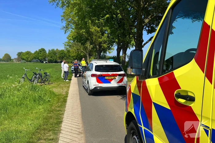 Fietser gewond na val tijdens inhaalactie vrachtwagen