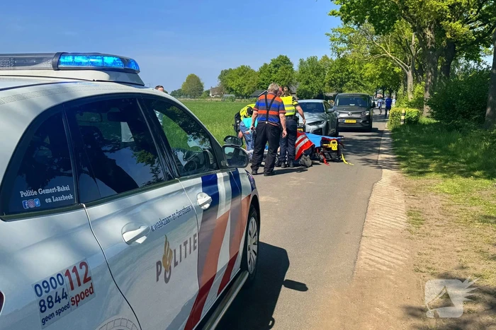 Fietser gewond na val tijdens inhaalactie vrachtwagen