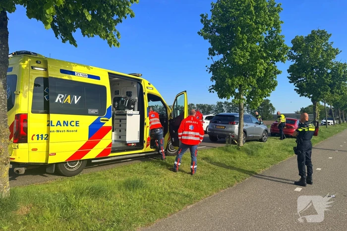 Forse schade bij aanrijding tussen twee auto's