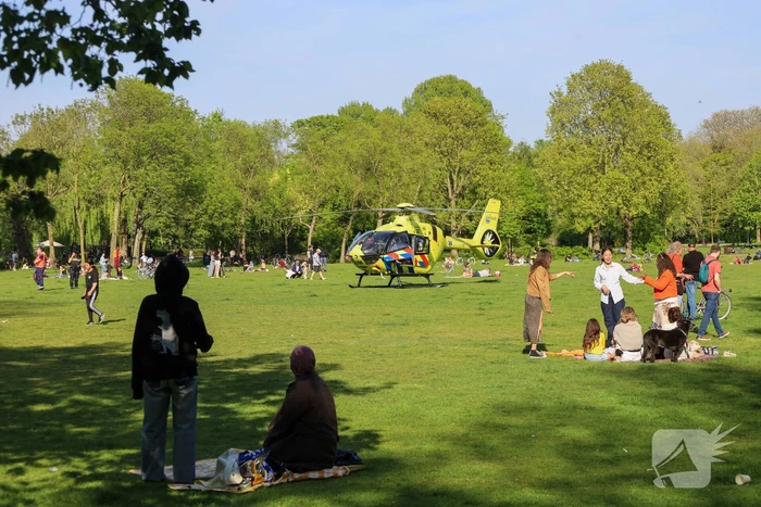 Traumahelikopter landt in druk park vanwege ongeval met E-bike