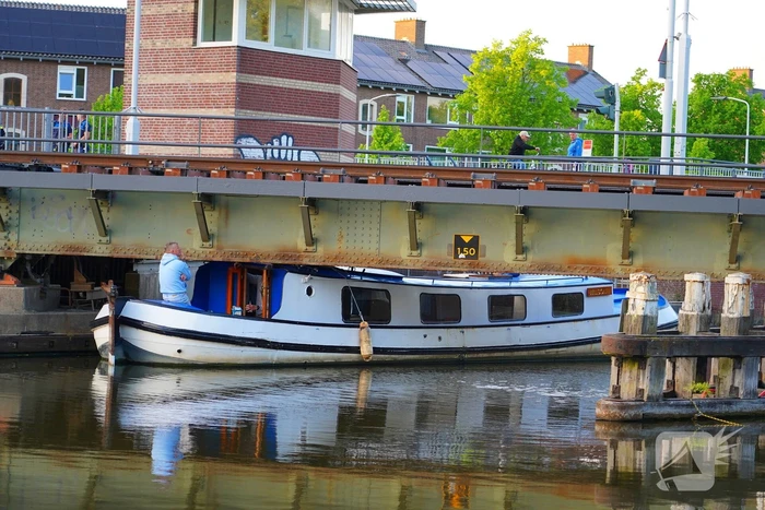 Boot ramt spoorbrug, trein verkeer gestremd