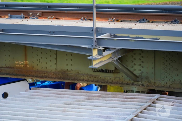 Boot ramt spoorbrug, trein verkeer gestremd