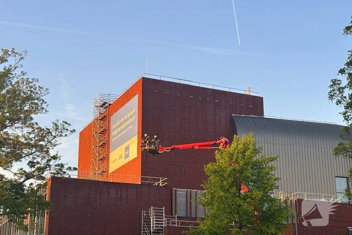 Brandweer ingezet voor brand op een theatergebouw