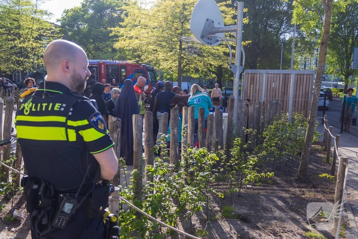 Brandweer bevrijdt kind dat vast zit