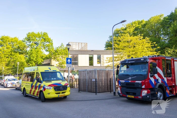 Brandweer bevrijdt kind dat vast zit