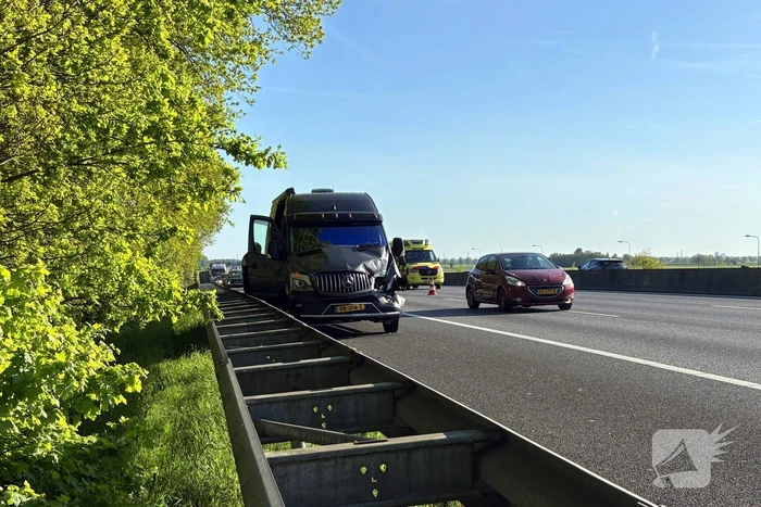 Meerdere voertuigen betrokken bij botsing op snelweg