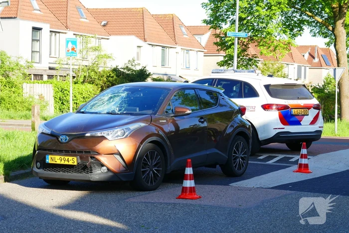 Barst in voorruit na botsing met e-biker