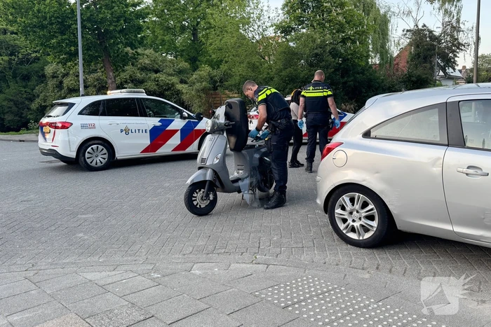 Scooterrijder in botsing op kruising