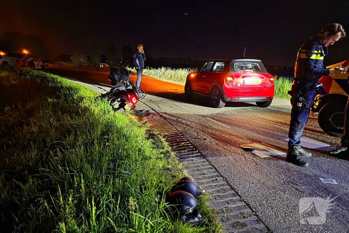 Scooter botst frontaal op auto