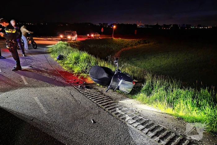 Scooter botst frontaal op auto