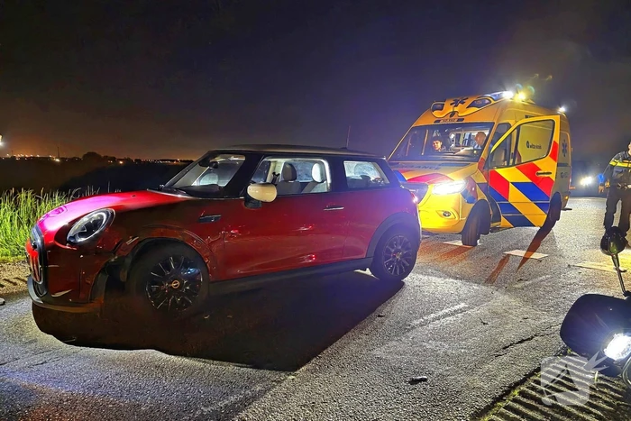 Scooter botst frontaal op auto