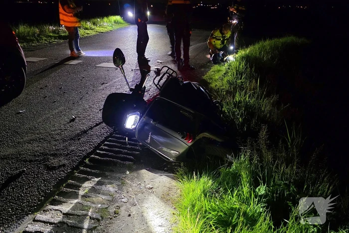 Scooter botst frontaal op auto