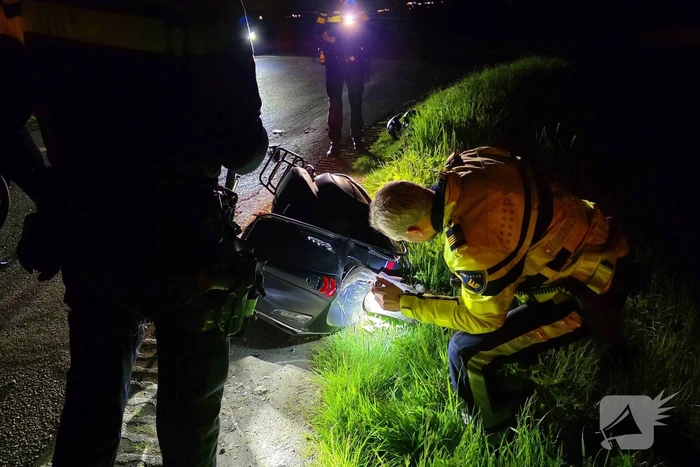 Scooter botst frontaal op auto