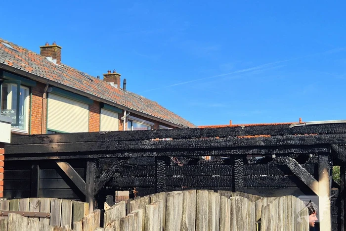 Schuur volledig verwoest door brand