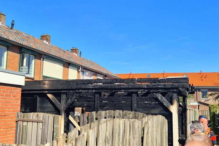 Schuur volledig verwoest door brand