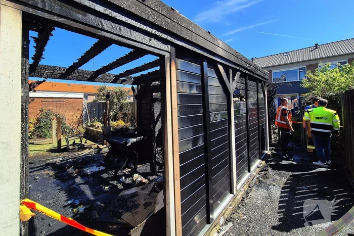 Schuur volledig verwoest door brand