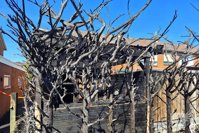 Schuur volledig verwoest door brand