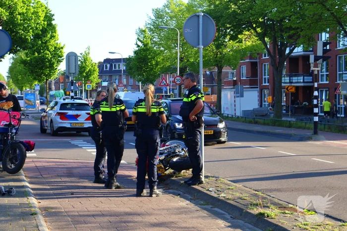 Motorrijder gewond bij aanrijding met auto