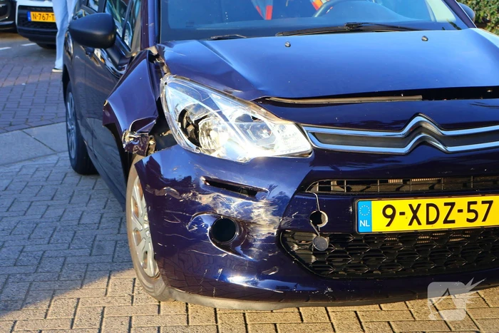 Motorrijder gewond bij aanrijding met auto