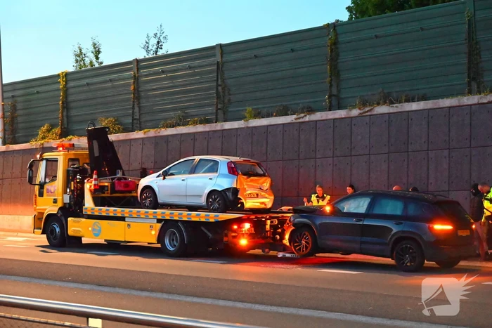 Voertuigen fors beschadigd na botsing